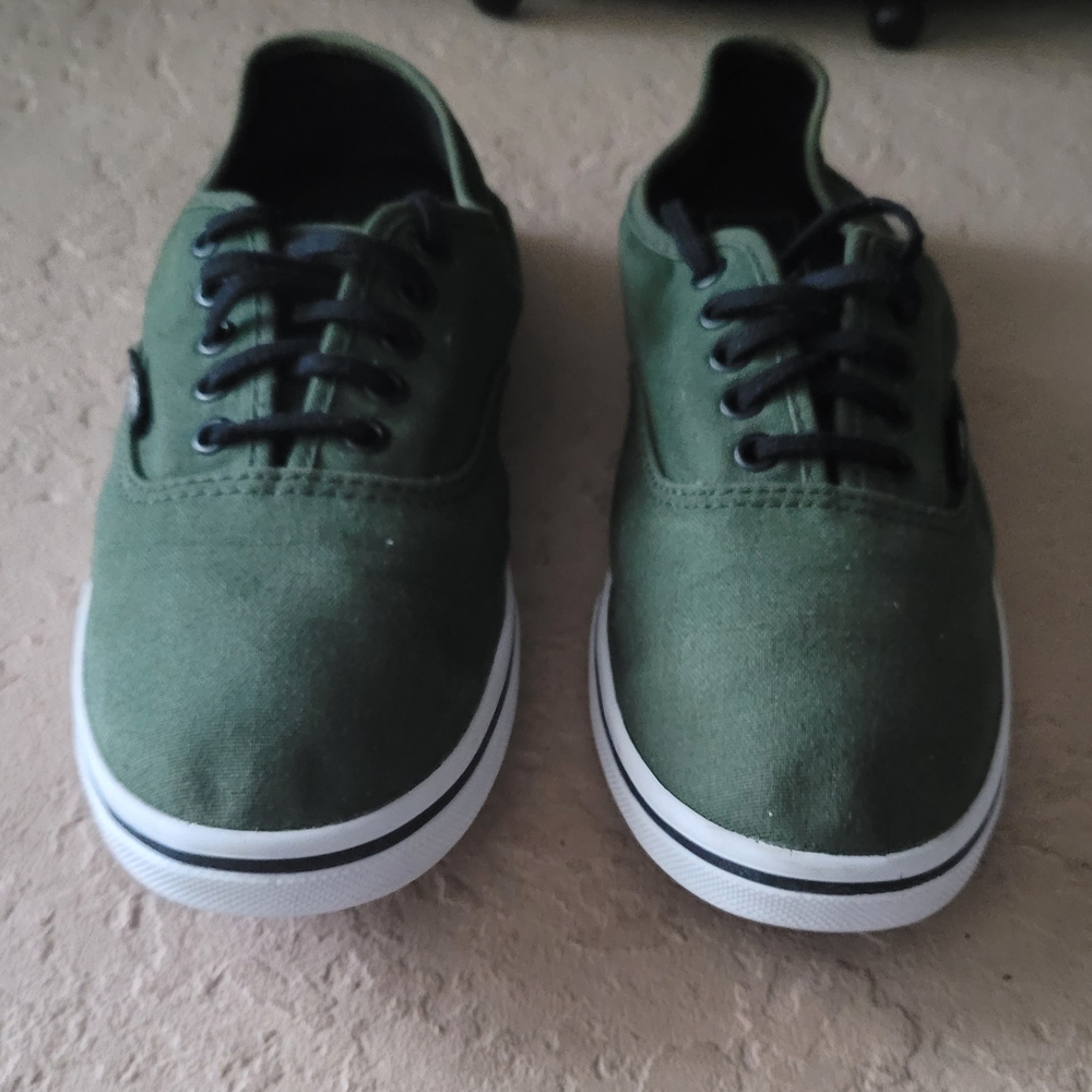 Size 7.5 Vans Canvas Low Top Green Skate Lace Up Women Sneakers